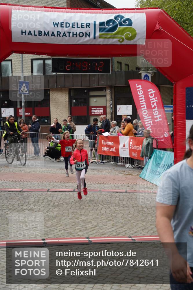 04.05.2025 - 8. Wedeler Halbmarathon Felixshl http://msf.ph/oto/7842641 04.05.2025 12:49:10 Ziel 1214, 1216 meine-sportfotos.de