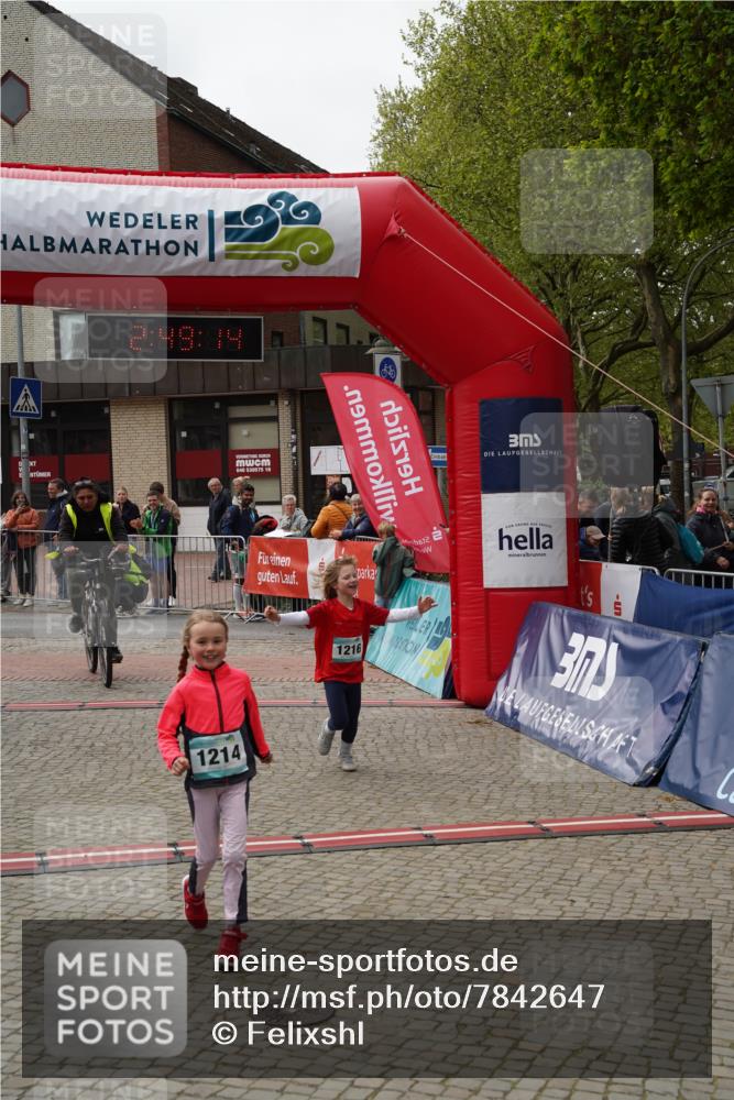 04.05.2025 - 8. Wedeler Halbmarathon Felixshl http://msf.ph/oto/7842647 04.05.2025 12:49:12 Ziel 1214, 1216 meine-sportfotos.de
