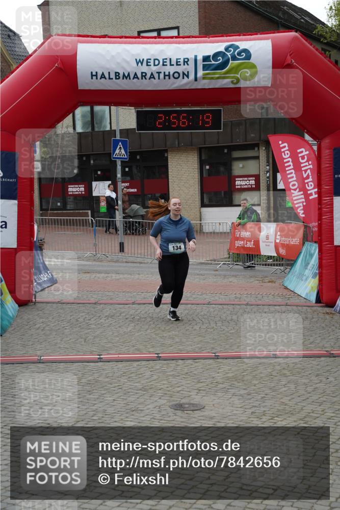 04.05.2025 - 8. Wedeler Halbmarathon Felixshl http://msf.ph/oto/7842656 04.05.2025 12:56:17 Ziel 134 meine-sportfotos.de