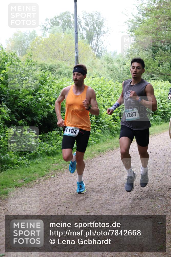 04.05.2025 - 8. Wedeler Halbmarathon Lena Gebhardt http://msf.ph/oto/7842668 04.05.2025 11:13:27 Laufen  meine-sportfotos.de