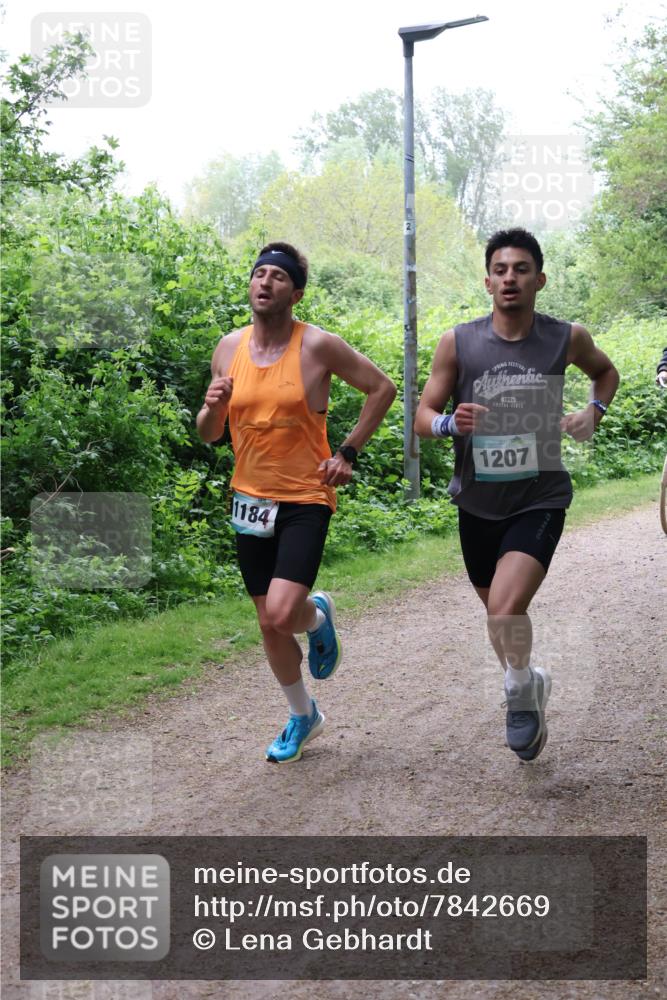 04.05.2025 - 8. Wedeler Halbmarathon Lena Gebhardt http://msf.ph/oto/7842669 04.05.2025 11:13:27 Laufen  meine-sportfotos.de