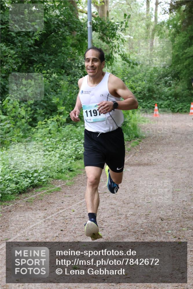 04.05.2025 - 8. Wedeler Halbmarathon Lena Gebhardt http://msf.ph/oto/7842672 04.05.2025 11:13:51 Laufen  meine-sportfotos.de