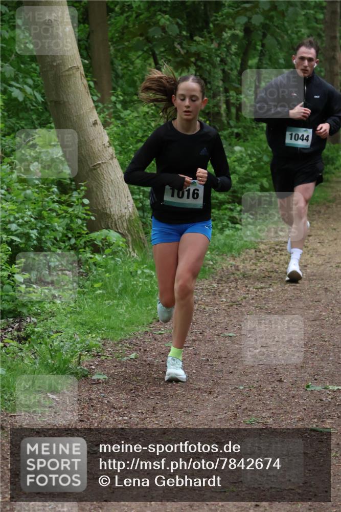 04.05.2025 - 8. Wedeler Halbmarathon Lena Gebhardt http://msf.ph/oto/7842674 04.05.2025 11:16:19 Laufen  meine-sportfotos.de