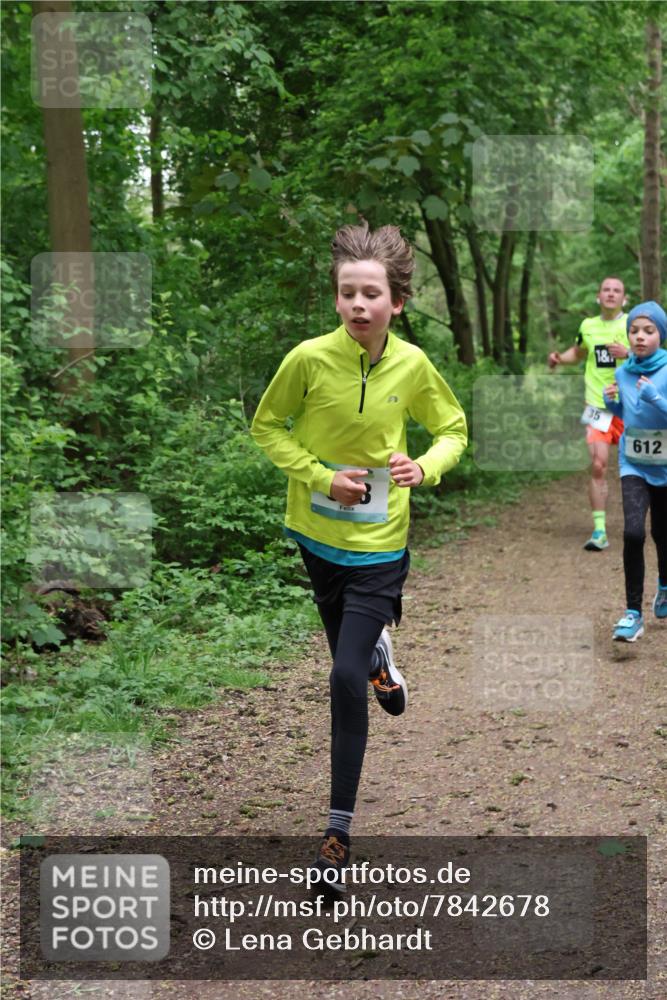 04.05.2025 - 8. Wedeler Halbmarathon Lena Gebhardt http://msf.ph/oto/7842678 04.05.2025 11:16:30 Laufen  meine-sportfotos.de