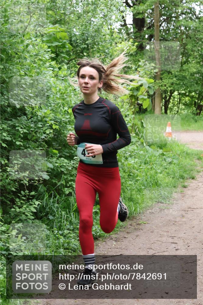 04.05.2025 - 8. Wedeler Halbmarathon Lena Gebhardt http://msf.ph/oto/7842691 04.05.2025 11:17:50 Laufen  meine-sportfotos.de