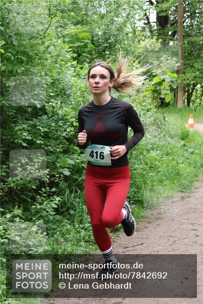 04.05.2025 - 8. Wedeler Halbmarathon Lena Gebhardt http://msf.ph/oto/7842692 04.05.2025 11:17:50 Laufen  meine-sportfotos.de