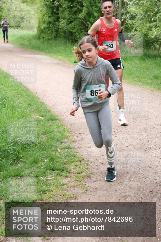 04.05.2025 - 8. Wedeler Halbmarathon Lena Gebhardt http://msf.ph/oto/7842696 04.05.2025 11:18:05 Laufen  meine-sportfotos.de