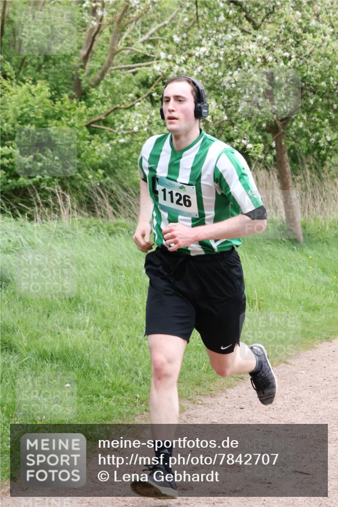 04.05.2025 - 8. Wedeler Halbmarathon Lena Gebhardt http://msf.ph/oto/7842707 04.05.2025 11:18:35 Laufen  meine-sportfotos.de
