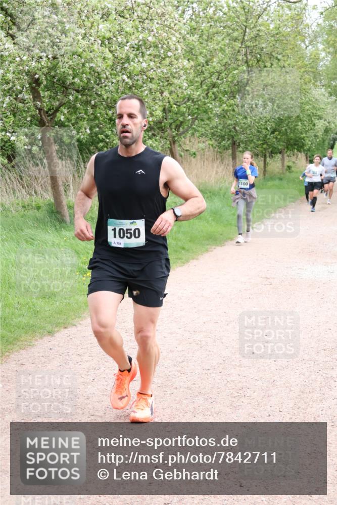 04.05.2025 - 8. Wedeler Halbmarathon Lena Gebhardt http://msf.ph/oto/7842711 04.05.2025 11:18:38 Laufen  meine-sportfotos.de