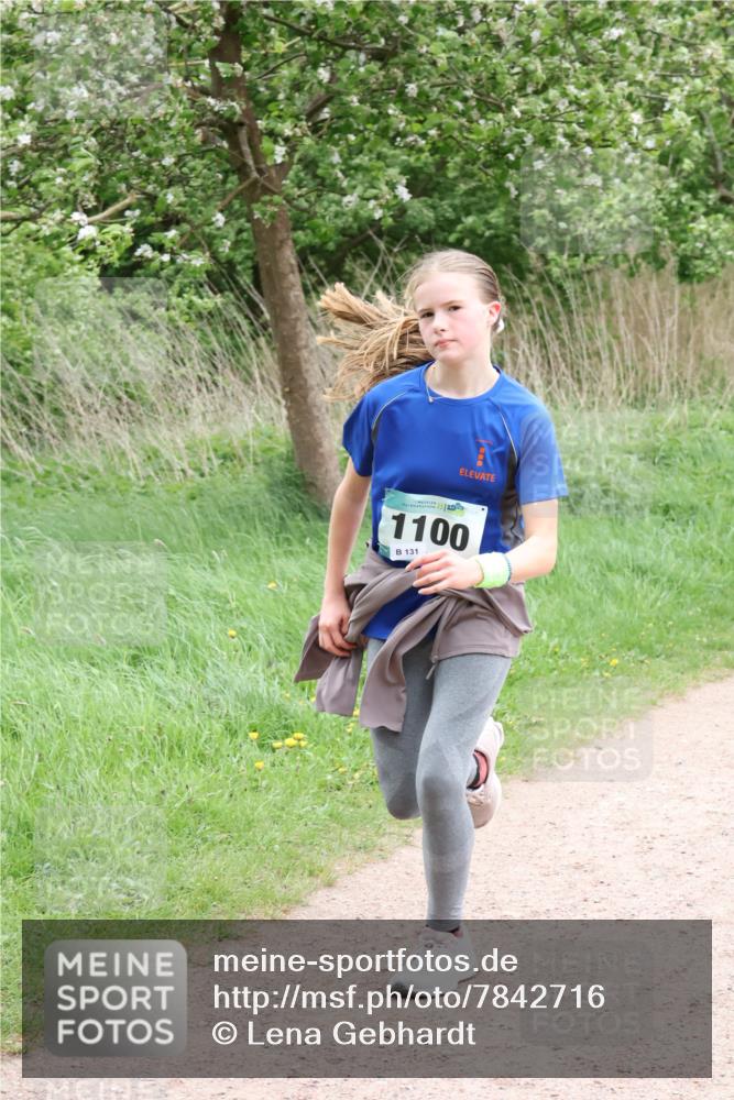 04.05.2025 - 8. Wedeler Halbmarathon Lena Gebhardt http://msf.ph/oto/7842716 04.05.2025 11:18:40 Laufen  meine-sportfotos.de