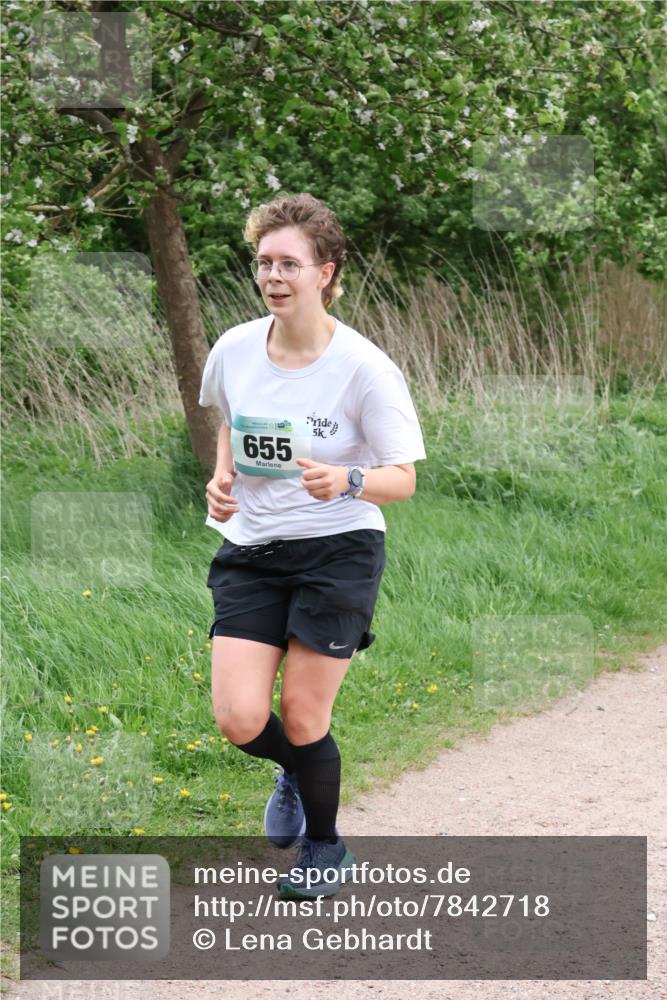 04.05.2025 - 8. Wedeler Halbmarathon Lena Gebhardt http://msf.ph/oto/7842718 04.05.2025 11:18:42 Laufen  meine-sportfotos.de