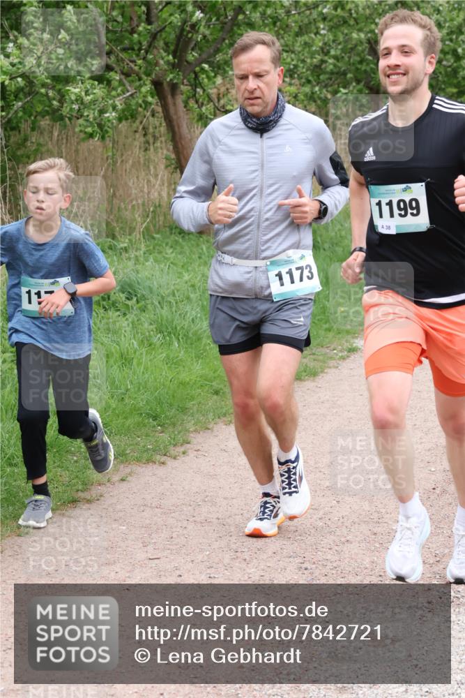 04.05.2025 - 8. Wedeler Halbmarathon Lena Gebhardt http://msf.ph/oto/7842721 04.05.2025 11:18:44 Laufen  meine-sportfotos.de