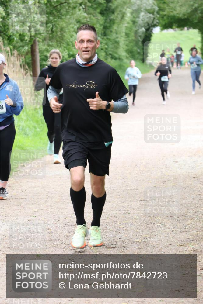 04.05.2025 - 8. Wedeler Halbmarathon Lena Gebhardt http://msf.ph/oto/7842723 04.05.2025 11:19:09 Laufen  meine-sportfotos.de