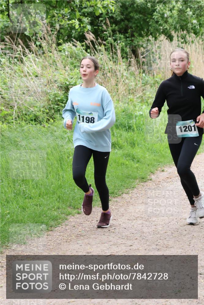04.05.2025 - 8. Wedeler Halbmarathon Lena Gebhardt http://msf.ph/oto/7842728 04.05.2025 11:19:18 Laufen  meine-sportfotos.de