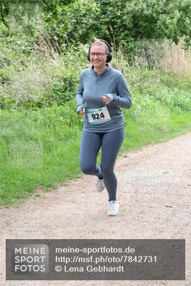 04.05.2025 - 8. Wedeler Halbmarathon Lena Gebhardt http://msf.ph/oto/7842731 04.05.2025 11:19:22 Laufen  meine-sportfotos.de
