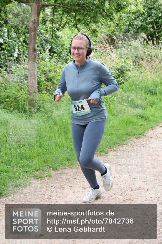 04.05.2025 - 8. Wedeler Halbmarathon Lena Gebhardt http://msf.ph/oto/7842736 04.05.2025 11:19:22 Laufen  meine-sportfotos.de