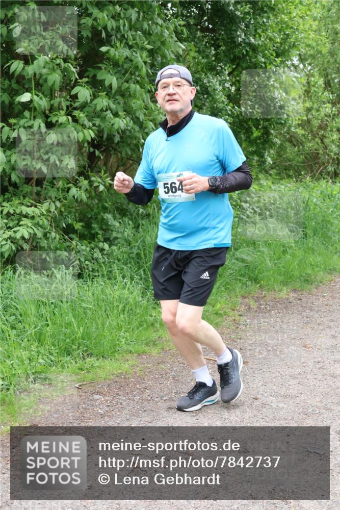 04.05.2025 - 8. Wedeler Halbmarathon Lena Gebhardt http://msf.ph/oto/7842737 04.05.2025 11:20:04 Laufen  meine-sportfotos.de