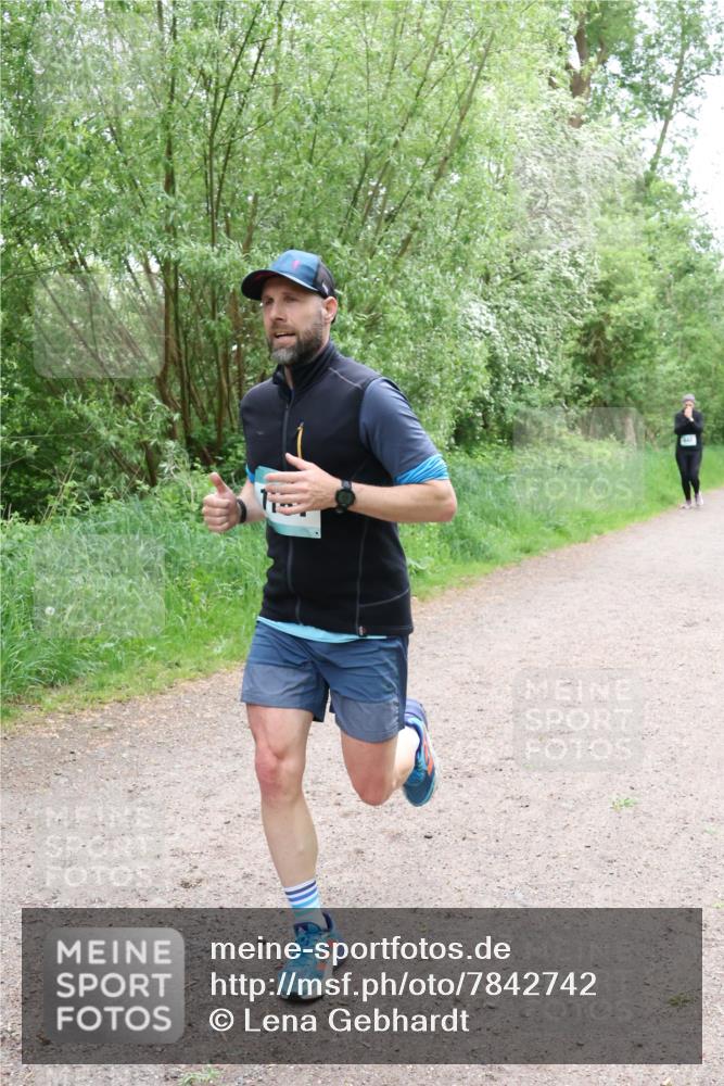04.05.2025 - 8. Wedeler Halbmarathon Lena Gebhardt http://msf.ph/oto/7842742 04.05.2025 11:20:11 Laufen  meine-sportfotos.de