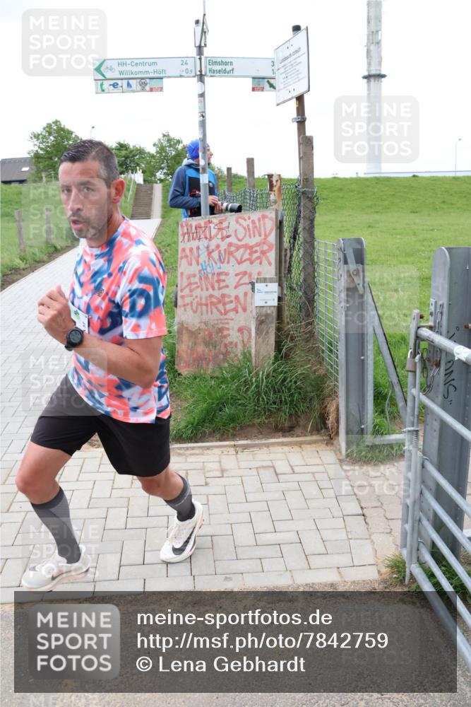 04.05.2025 - 8. Wedeler Halbmarathon Lena Gebhardt http://msf.ph/oto/7842759 04.05.2025 11:21:31 Laufen  meine-sportfotos.de