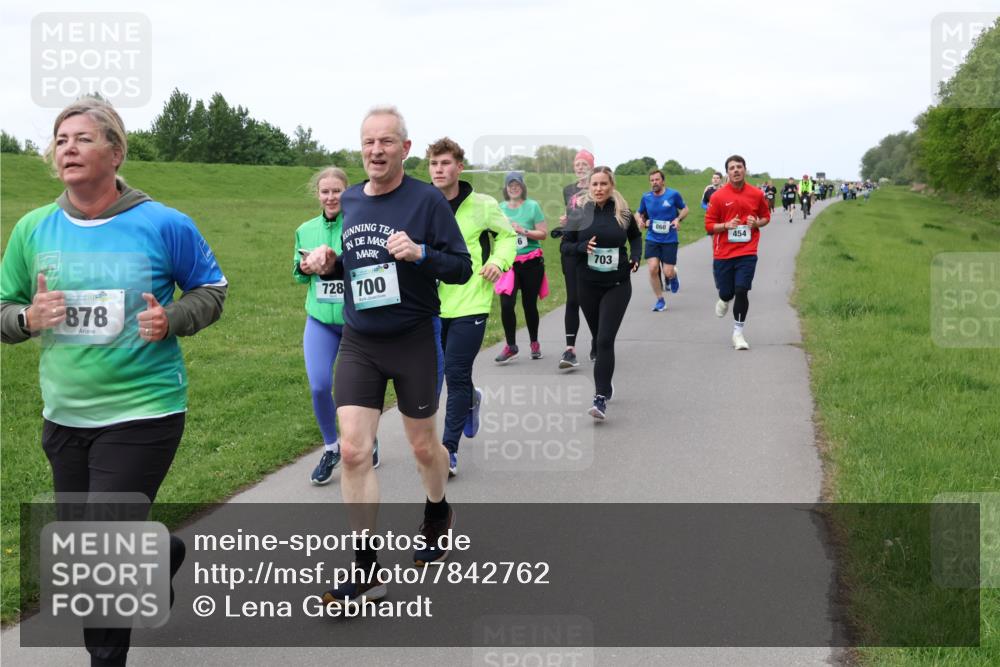 04.05.2025 - 8. Wedeler Halbmarathon Lena Gebhardt http://msf.ph/oto/7842762 04.05.2025 11:21:48 Laufen  meine-sportfotos.de