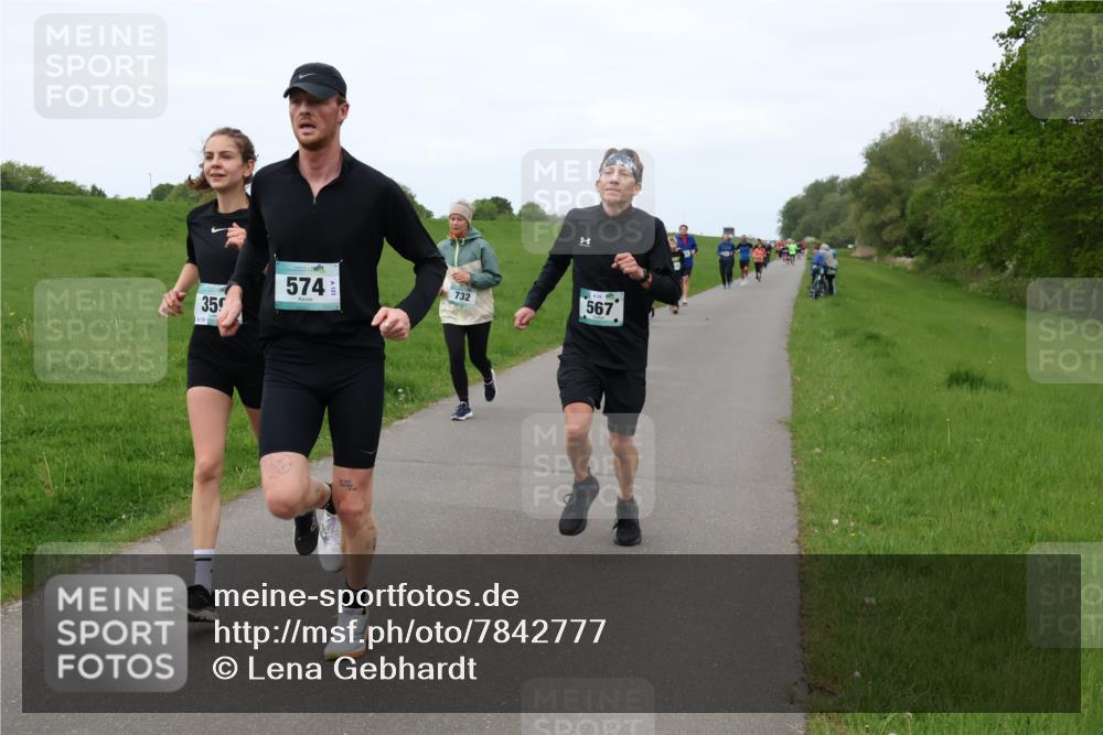 04.05.2025 - 8. Wedeler Halbmarathon Lena Gebhardt http://msf.ph/oto/7842777 04.05.2025 11:22:38 Laufen  meine-sportfotos.de