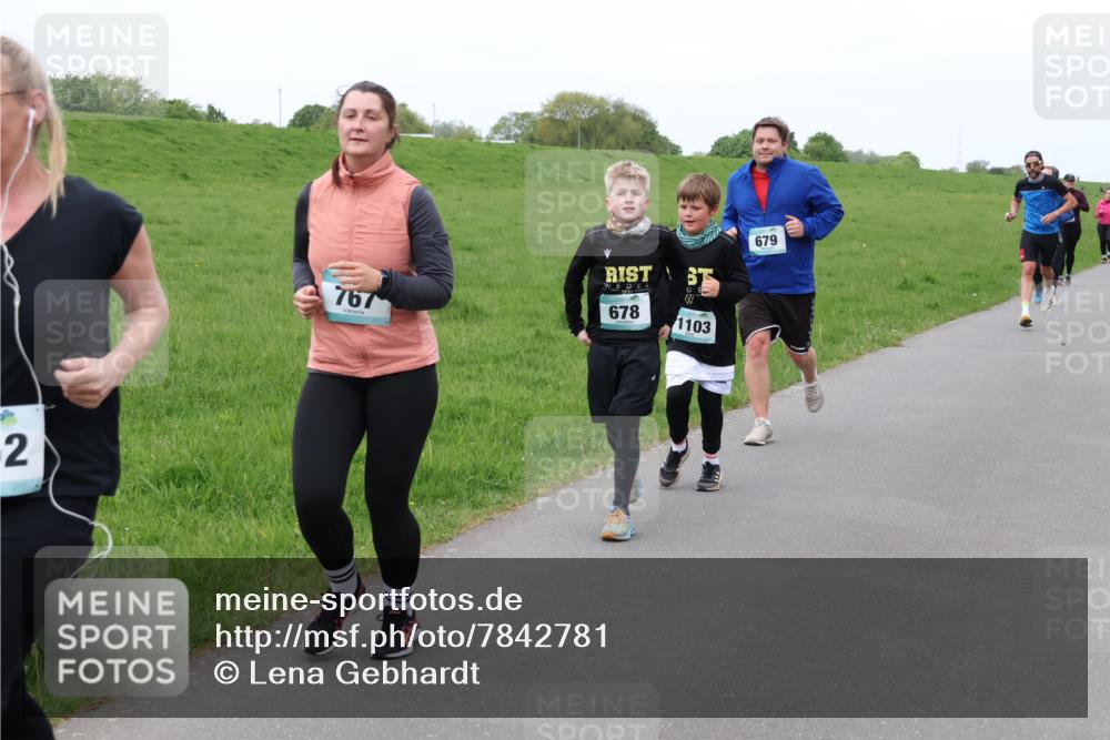 04.05.2025 - 8. Wedeler Halbmarathon Lena Gebhardt http://msf.ph/oto/7842781 04.05.2025 11:22:44 Laufen  meine-sportfotos.de