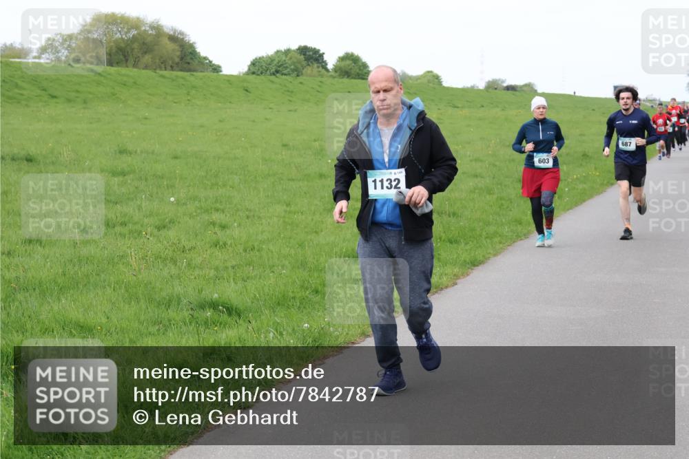 04.05.2025 - 8. Wedeler Halbmarathon Lena Gebhardt http://msf.ph/oto/7842787 04.05.2025 11:23:02 Laufen  meine-sportfotos.de