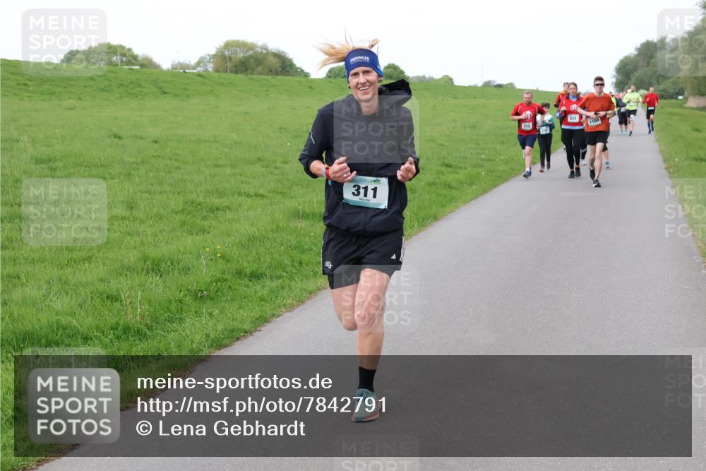 04.05.2025 - 8. Wedeler Halbmarathon Lena Gebhardt http://msf.ph/oto/7842791 04.05.2025 11:23:12 Laufen  meine-sportfotos.de