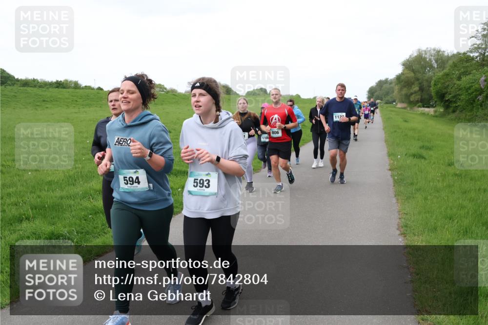 04.05.2025 - 8. Wedeler Halbmarathon Lena Gebhardt http://msf.ph/oto/7842804 04.05.2025 11:23:25 Laufen  meine-sportfotos.de