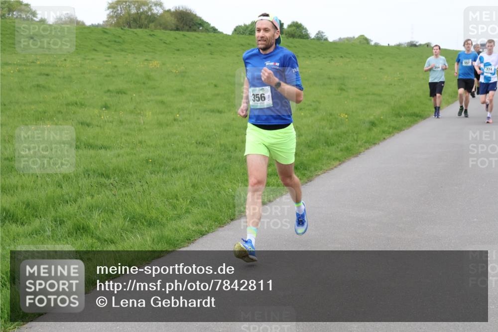 04.05.2025 - 8. Wedeler Halbmarathon Lena Gebhardt http://msf.ph/oto/7842811 04.05.2025 11:24:12 Laufen  meine-sportfotos.de