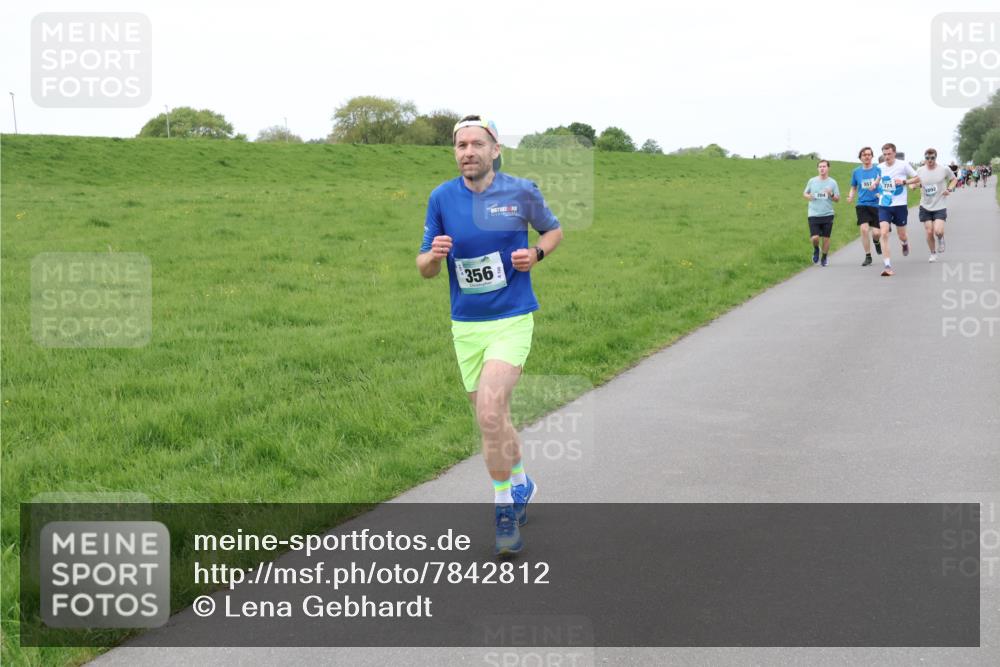 04.05.2025 - 8. Wedeler Halbmarathon Lena Gebhardt http://msf.ph/oto/7842812 04.05.2025 11:24:12 Laufen  meine-sportfotos.de