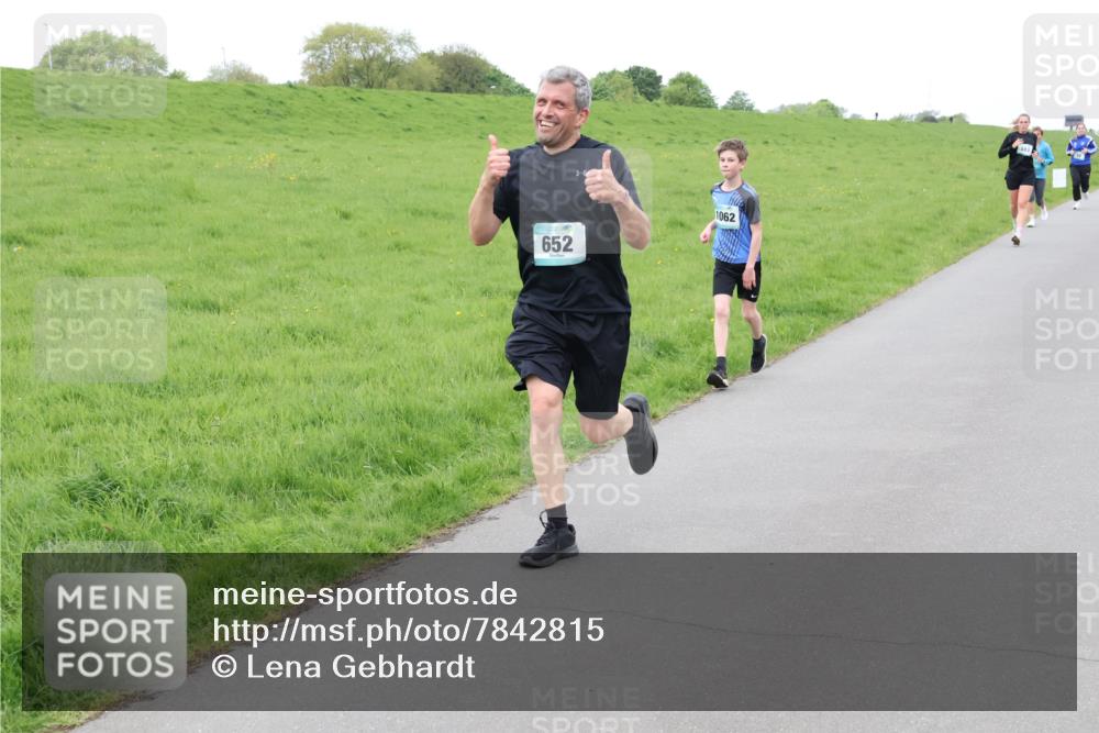 04.05.2025 - 8. Wedeler Halbmarathon Lena Gebhardt http://msf.ph/oto/7842815 04.05.2025 11:24:19 Laufen  meine-sportfotos.de