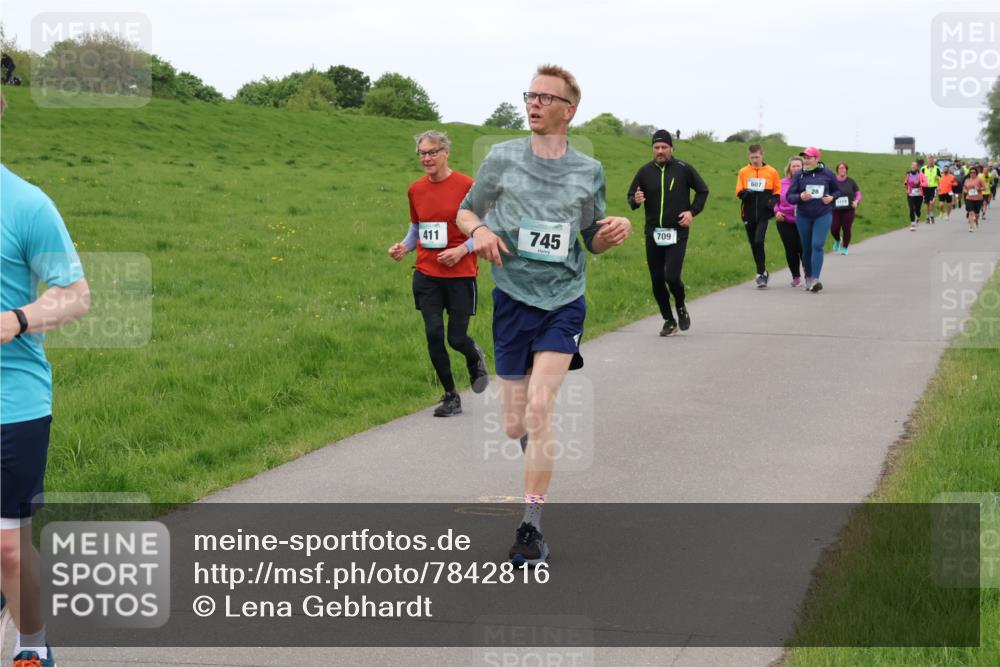 04.05.2025 - 8. Wedeler Halbmarathon Lena Gebhardt http://msf.ph/oto/7842816 04.05.2025 11:25:08 Laufen  meine-sportfotos.de