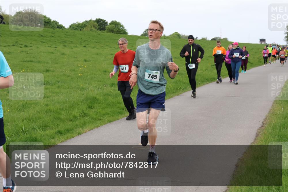 04.05.2025 - 8. Wedeler Halbmarathon Lena Gebhardt http://msf.ph/oto/7842817 04.05.2025 11:25:08 Laufen  meine-sportfotos.de