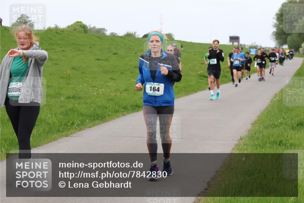 04.05.2025 - 8. Wedeler Halbmarathon Lena Gebhardt http://msf.ph/oto/7842830 04.05.2025 11:26:22 Laufen  meine-sportfotos.de