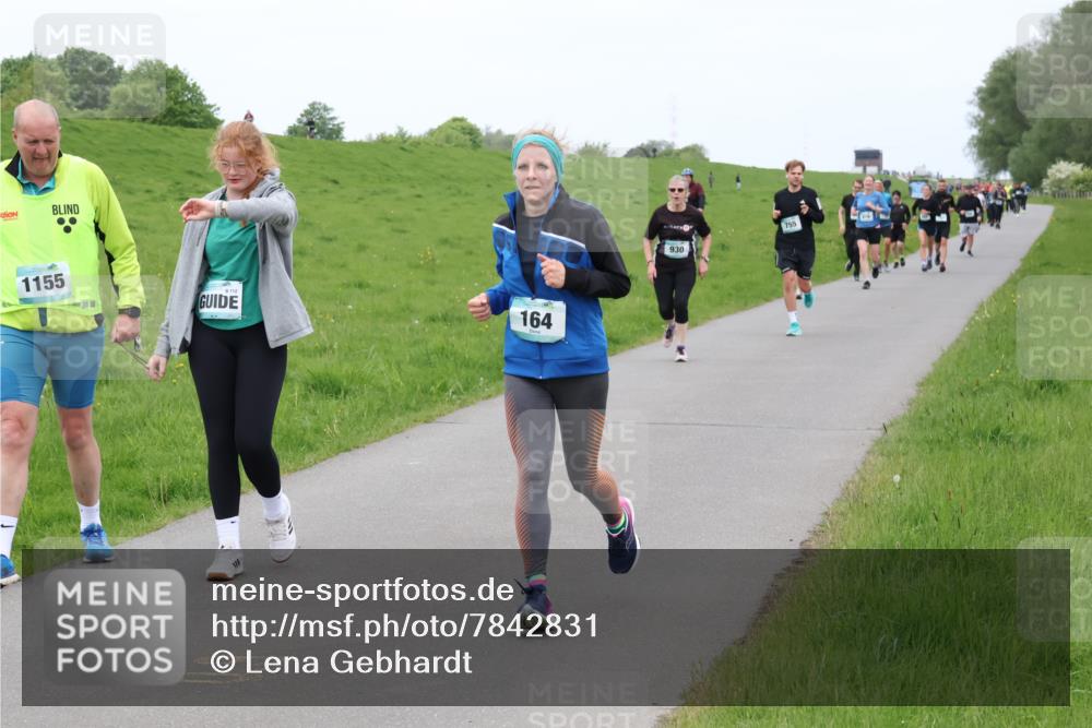 04.05.2025 - 8. Wedeler Halbmarathon Lena Gebhardt http://msf.ph/oto/7842831 04.05.2025 11:26:23 Laufen  meine-sportfotos.de
