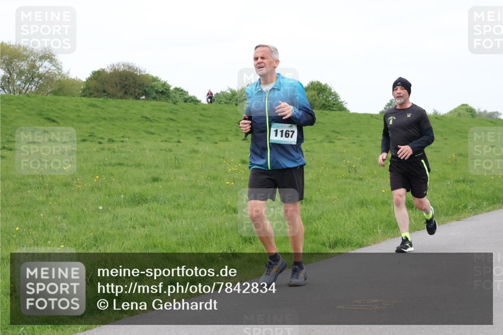 04.05.2025 - 8. Wedeler Halbmarathon Lena Gebhardt http://msf.ph/oto/7842834 04.05.2025 11:26:40 Laufen  meine-sportfotos.de