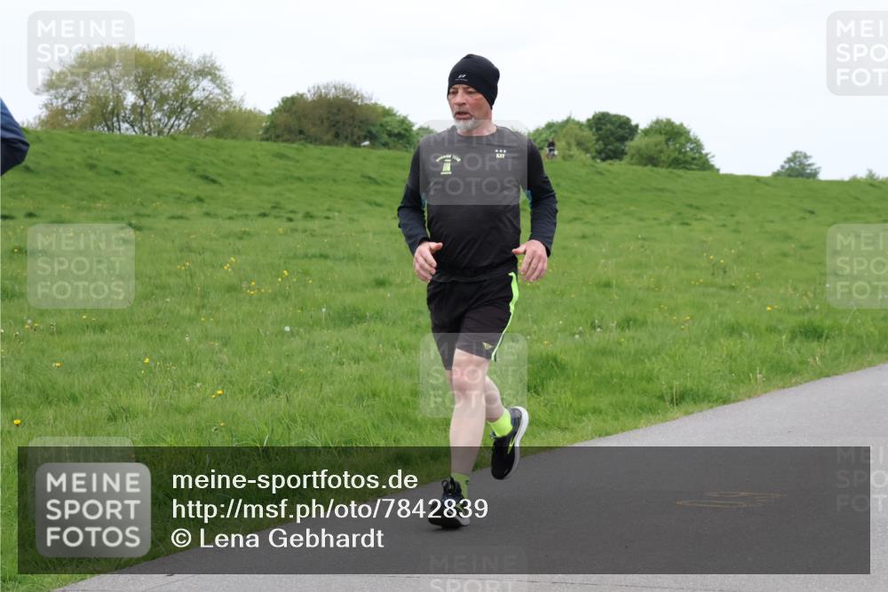 04.05.2025 - 8. Wedeler Halbmarathon Lena Gebhardt http://msf.ph/oto/7842839 04.05.2025 11:26:41 Laufen  meine-sportfotos.de