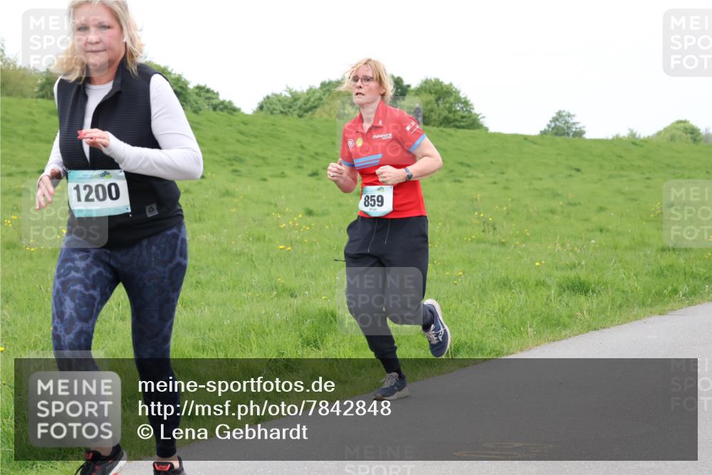 04.05.2025 - 8. Wedeler Halbmarathon Lena Gebhardt http://msf.ph/oto/7842848 04.05.2025 11:27:08 Laufen  meine-sportfotos.de