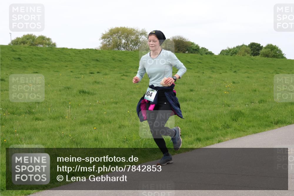 04.05.2025 - 8. Wedeler Halbmarathon Lena Gebhardt http://msf.ph/oto/7842853 04.05.2025 11:27:51 Laufen  meine-sportfotos.de