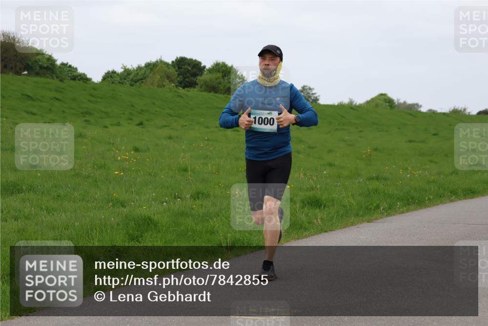04.05.2025 - 8. Wedeler Halbmarathon Lena Gebhardt http://msf.ph/oto/7842855 04.05.2025 11:27:53 Laufen  meine-sportfotos.de