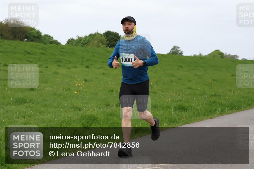 04.05.2025 - 8. Wedeler Halbmarathon Lena Gebhardt http://msf.ph/oto/7842856 04.05.2025 11:27:53 Laufen  meine-sportfotos.de
