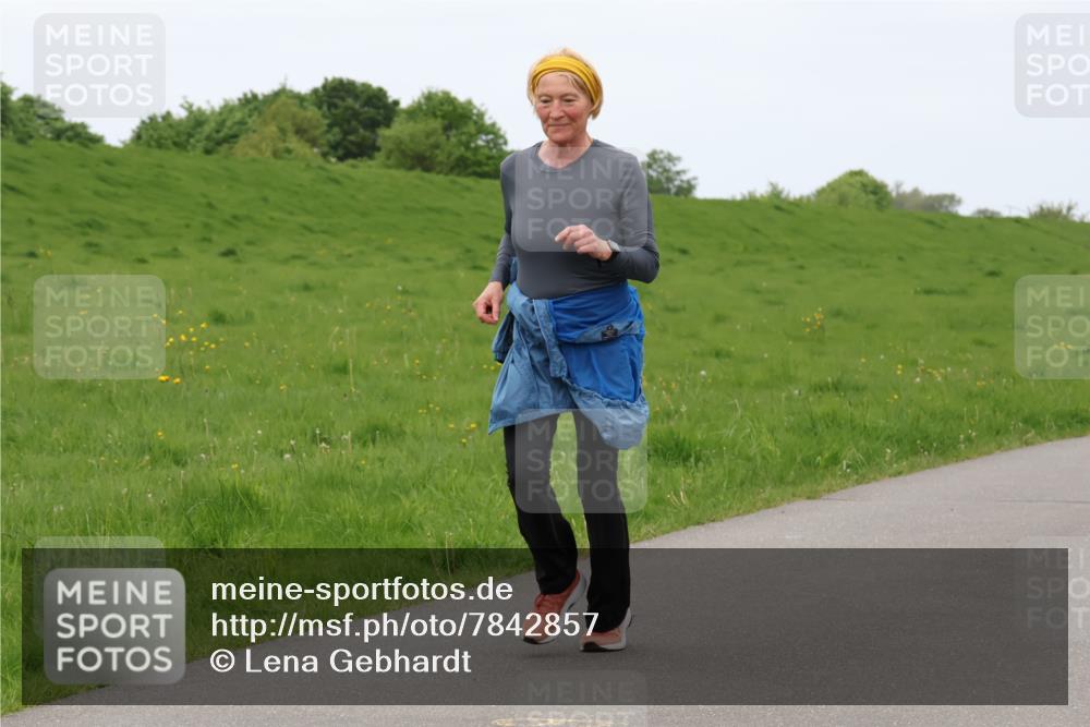 04.05.2025 - 8. Wedeler Halbmarathon Lena Gebhardt http://msf.ph/oto/7842857 04.05.2025 11:28:06 Laufen  meine-sportfotos.de