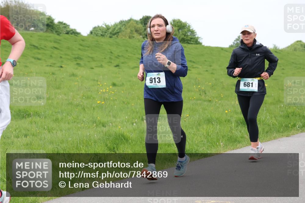 04.05.2025 - 8. Wedeler Halbmarathon Lena Gebhardt http://msf.ph/oto/7842869 04.05.2025 11:29:26 Laufen  meine-sportfotos.de