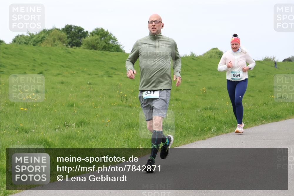 04.05.2025 - 8. Wedeler Halbmarathon Lena Gebhardt http://msf.ph/oto/7842871 04.05.2025 11:29:35 Laufen  meine-sportfotos.de