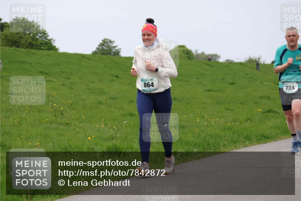 04.05.2025 - 8. Wedeler Halbmarathon Lena Gebhardt http://msf.ph/oto/7842872 04.05.2025 11:29:37 Laufen  meine-sportfotos.de