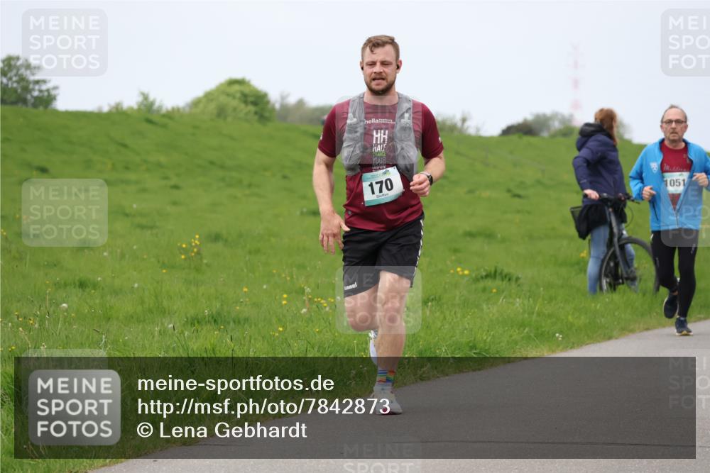 04.05.2025 - 8. Wedeler Halbmarathon Lena Gebhardt http://msf.ph/oto/7842873 04.05.2025 11:29:45 Laufen  meine-sportfotos.de