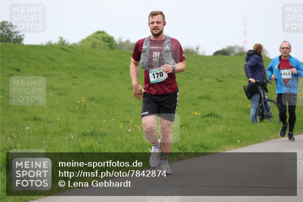 04.05.2025 - 8. Wedeler Halbmarathon Lena Gebhardt http://msf.ph/oto/7842874 04.05.2025 11:29:45 Laufen  meine-sportfotos.de