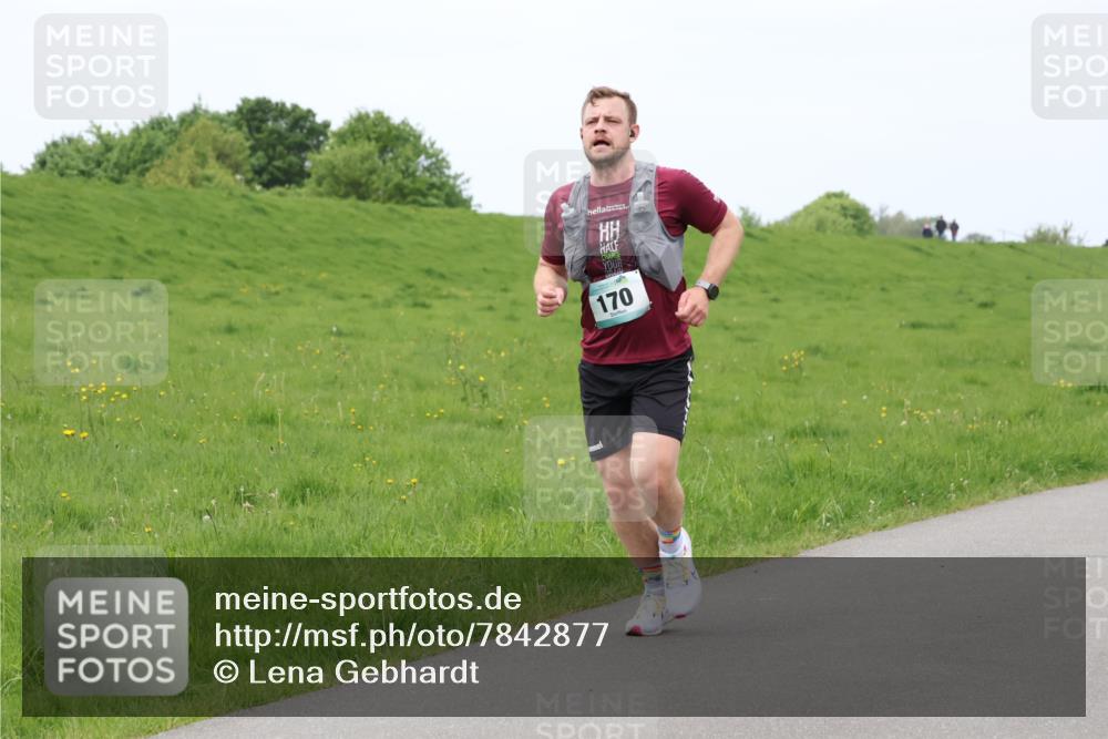 04.05.2025 - 8. Wedeler Halbmarathon Lena Gebhardt http://msf.ph/oto/7842877 04.05.2025 11:29:47 Laufen  meine-sportfotos.de