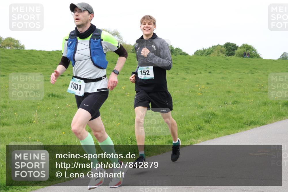 04.05.2025 - 8. Wedeler Halbmarathon Lena Gebhardt http://msf.ph/oto/7842879 04.05.2025 11:31:02 Laufen  meine-sportfotos.de